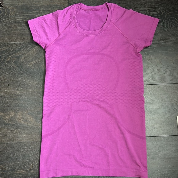 LULULEMON SWIFTLY TECH SHORT SLEEVE. - Picture 2 of 5